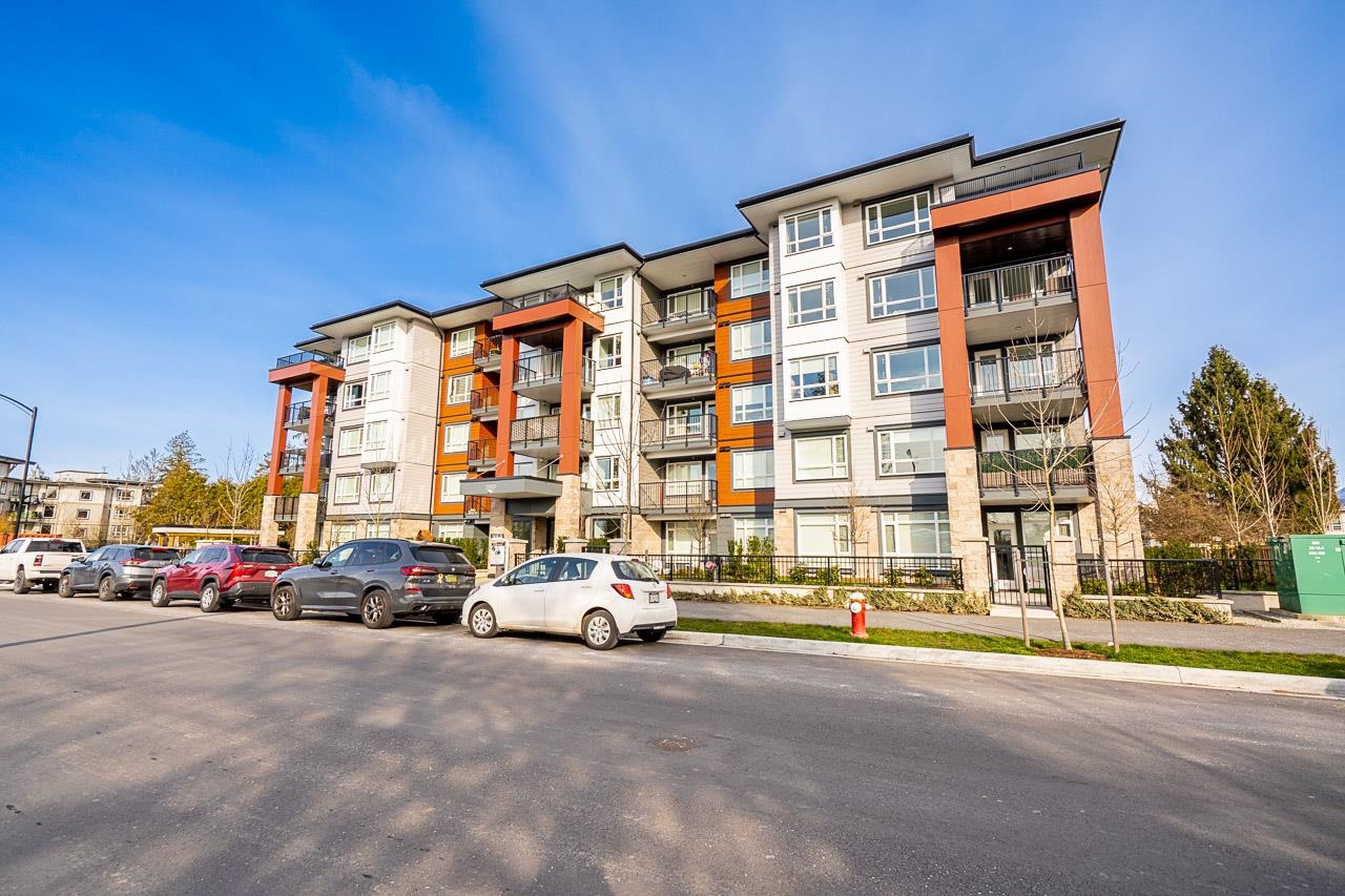 105 22575 BROWN AVENUE Unit: 105