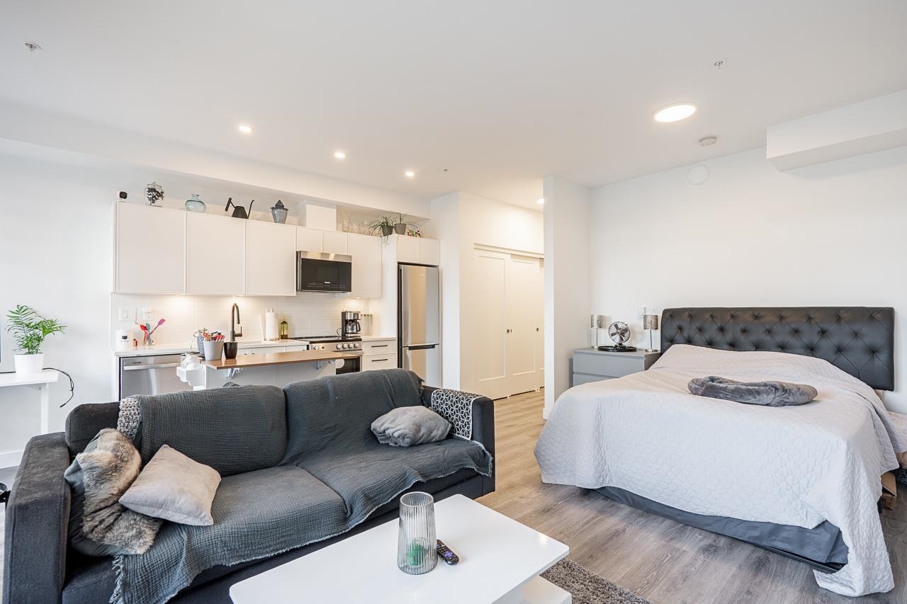 105 22575 BROWN AVENUE Unit: 105