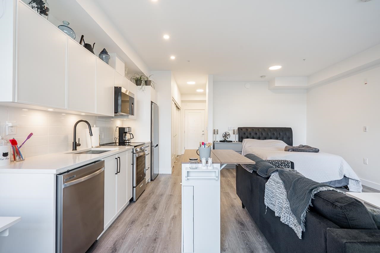 105 22575 BROWN AVENUE Unit: 105