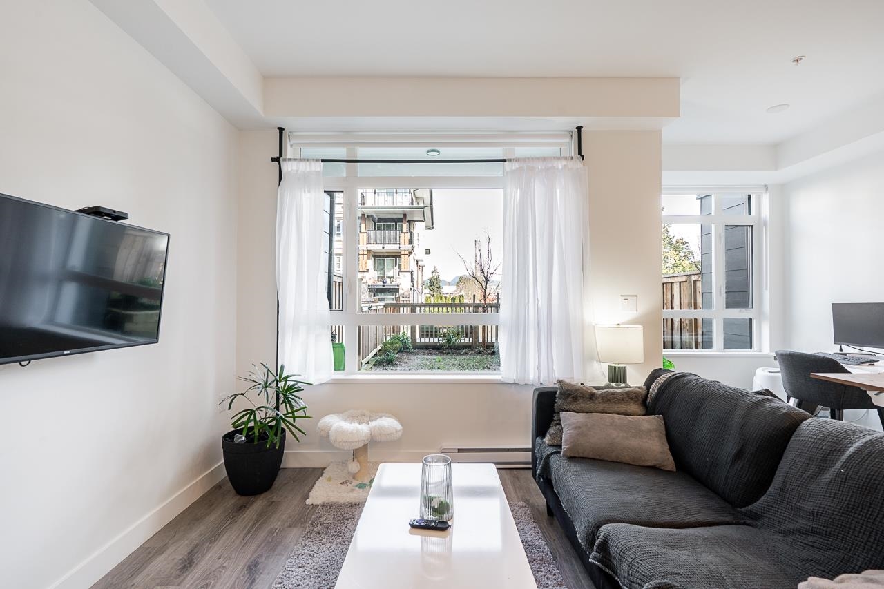 105 22575 BROWN AVENUE Unit: 105