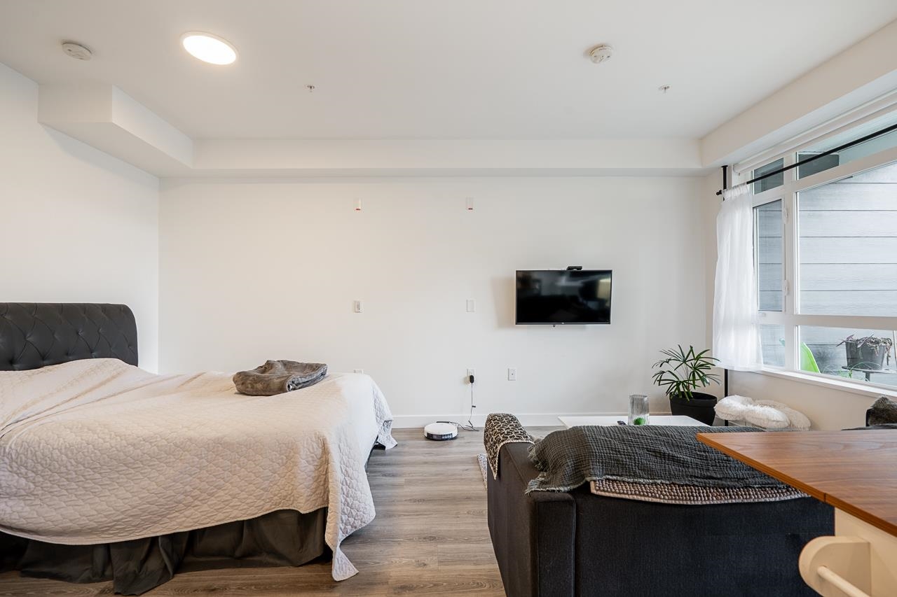 105 22575 BROWN AVENUE Unit: 105