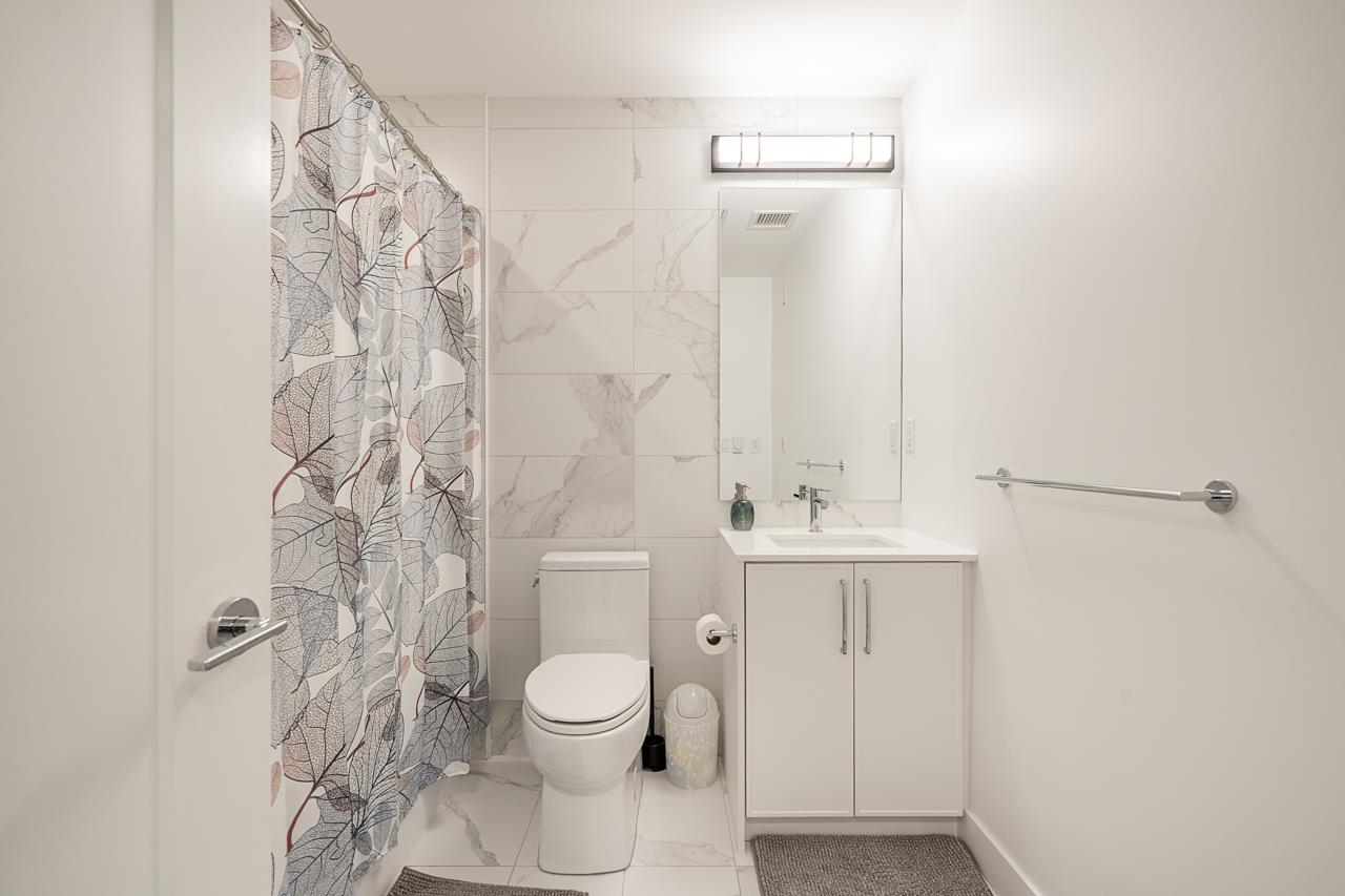 105 22575 BROWN AVENUE Unit: 105