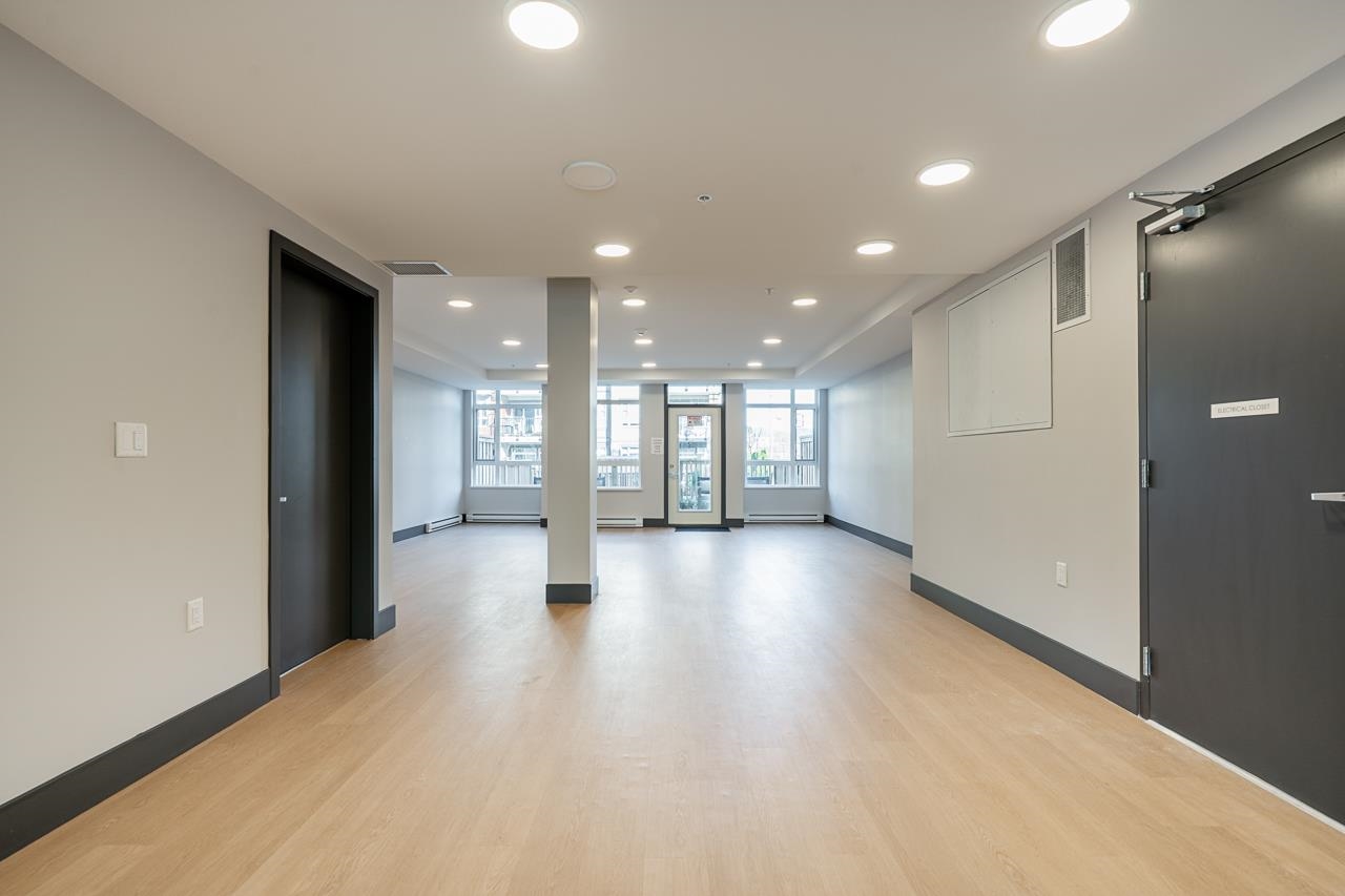 105 22575 BROWN AVENUE Unit: 105