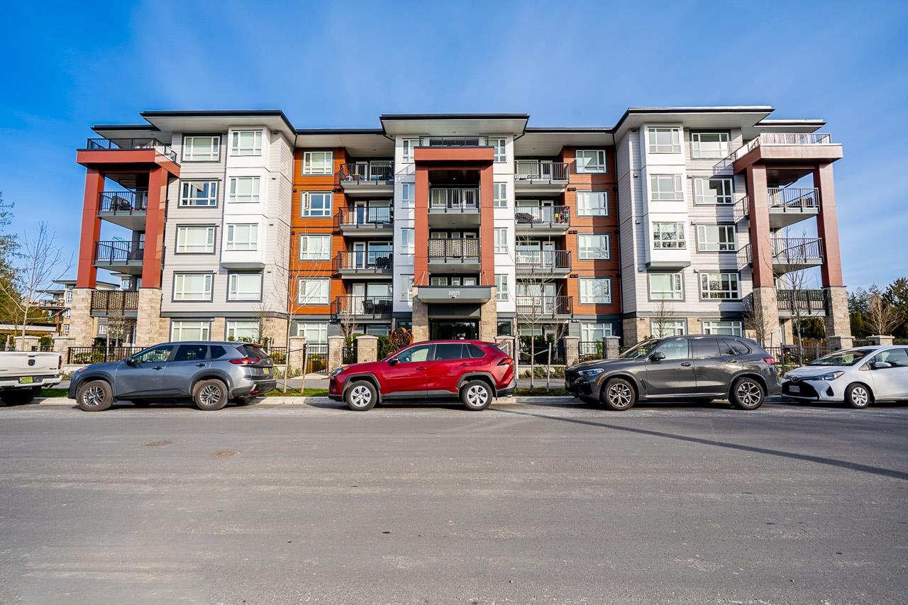 105 22575 BROWN AVENUE Unit: 105