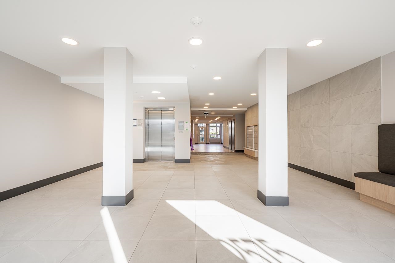 105 22575 BROWN AVENUE Unit: 105