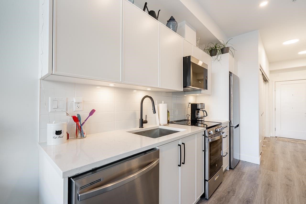 105 22575 BROWN AVENUE Unit: 105