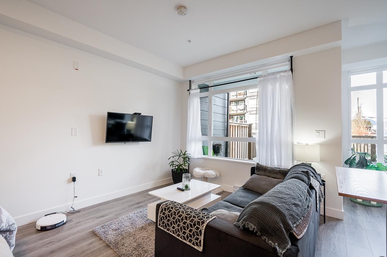 105 22575 BROWN AVENUE Unit: 105