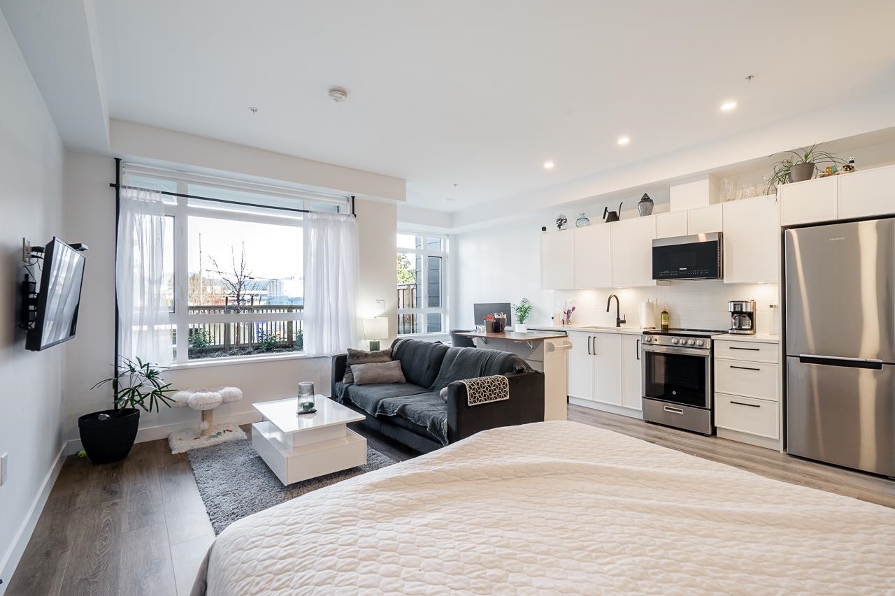 105 22575 BROWN AVENUE Unit: 105