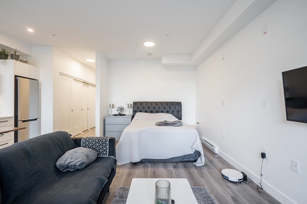 105 22575 BROWN AVENUE Unit: 105