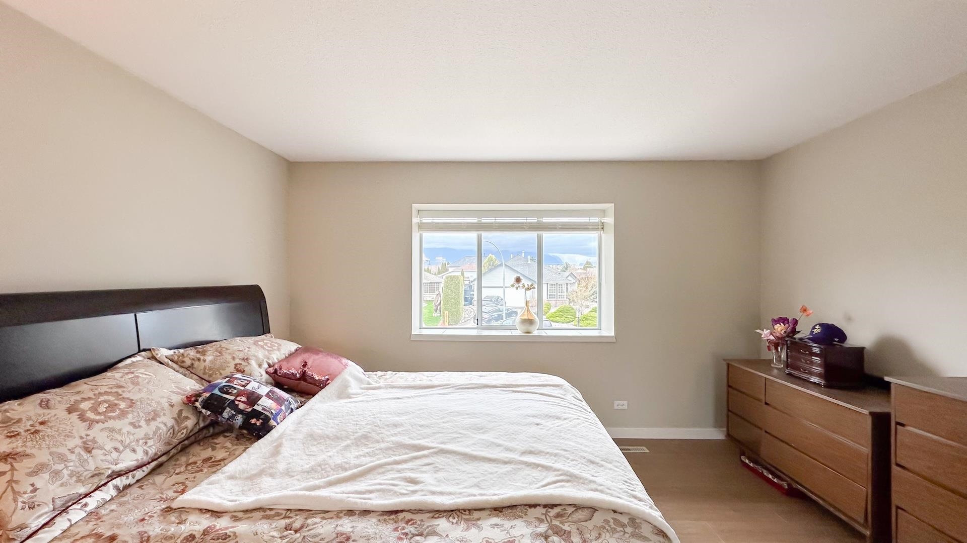 12055 CHESTNUT CRESCENT