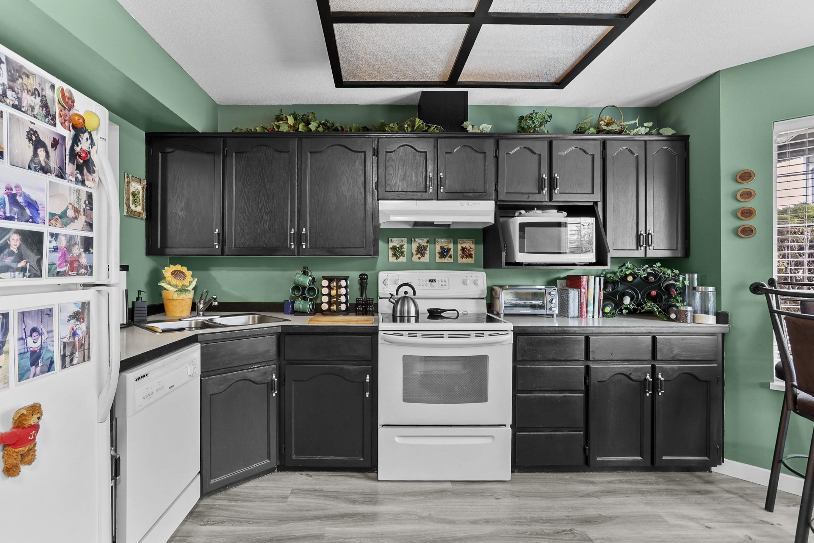 23 11580 BURNETT STREET Unit: 23