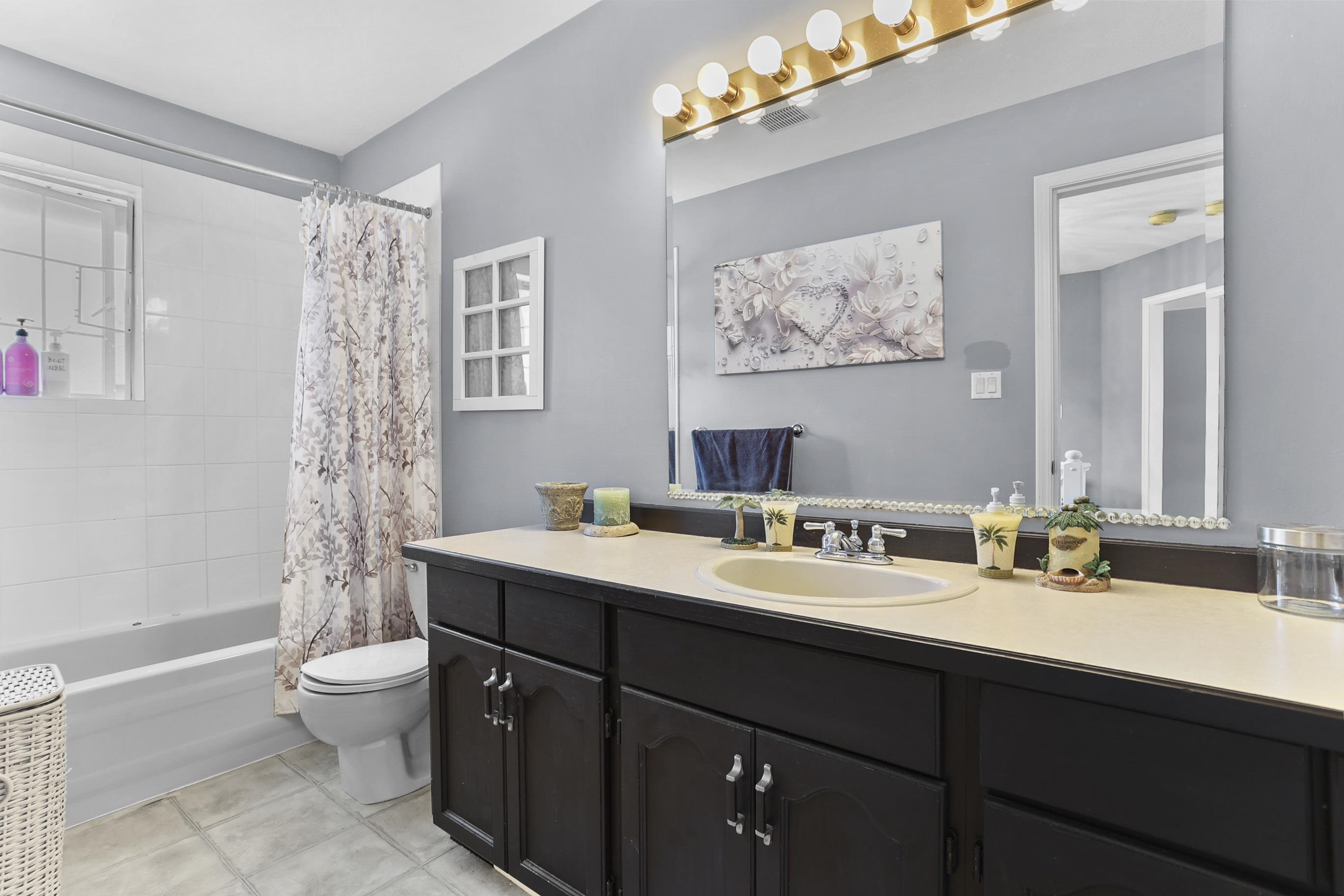 23 11580 BURNETT STREET Unit: 23