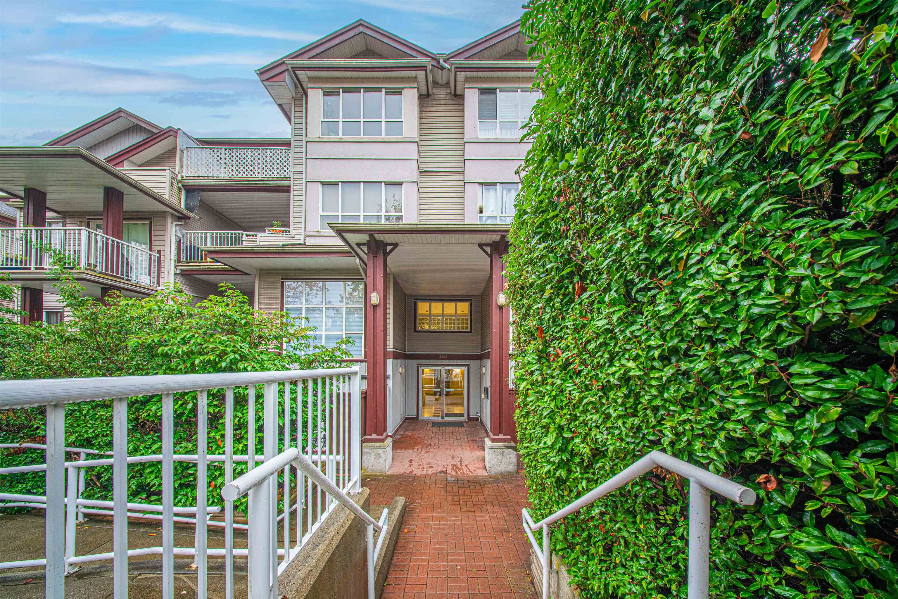 208 5355 BOUNDARY ROAD Unit: 208