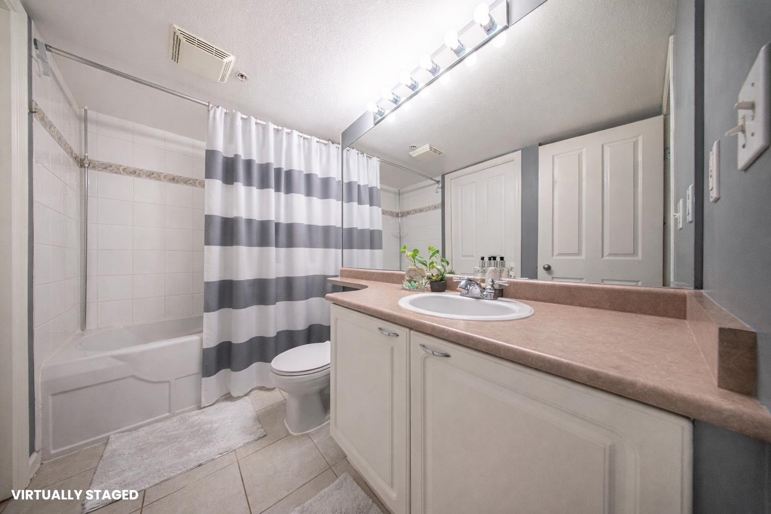 208 5355 BOUNDARY ROAD Unit: 208