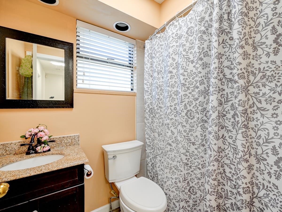 6 7311 MOFFATT ROAD Unit: 6