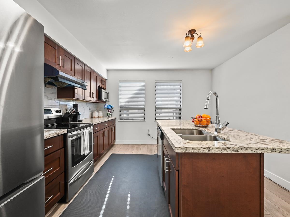 6 7311 MOFFATT ROAD Unit: 6