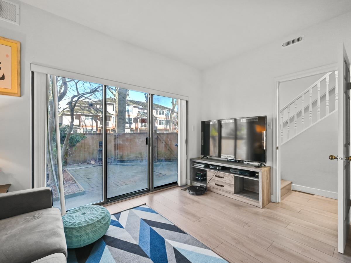 6 7311 MOFFATT ROAD Unit: 6