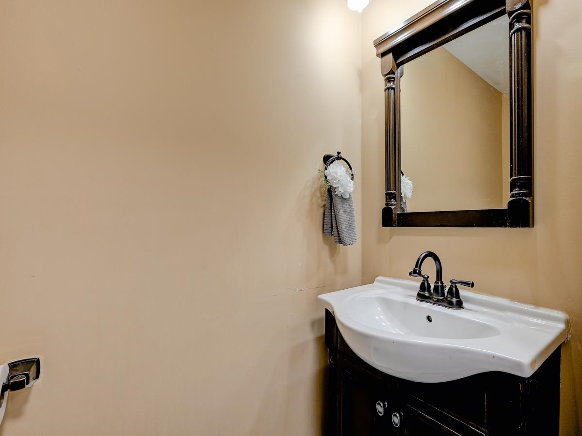 6 7311 MOFFATT ROAD Unit: 6