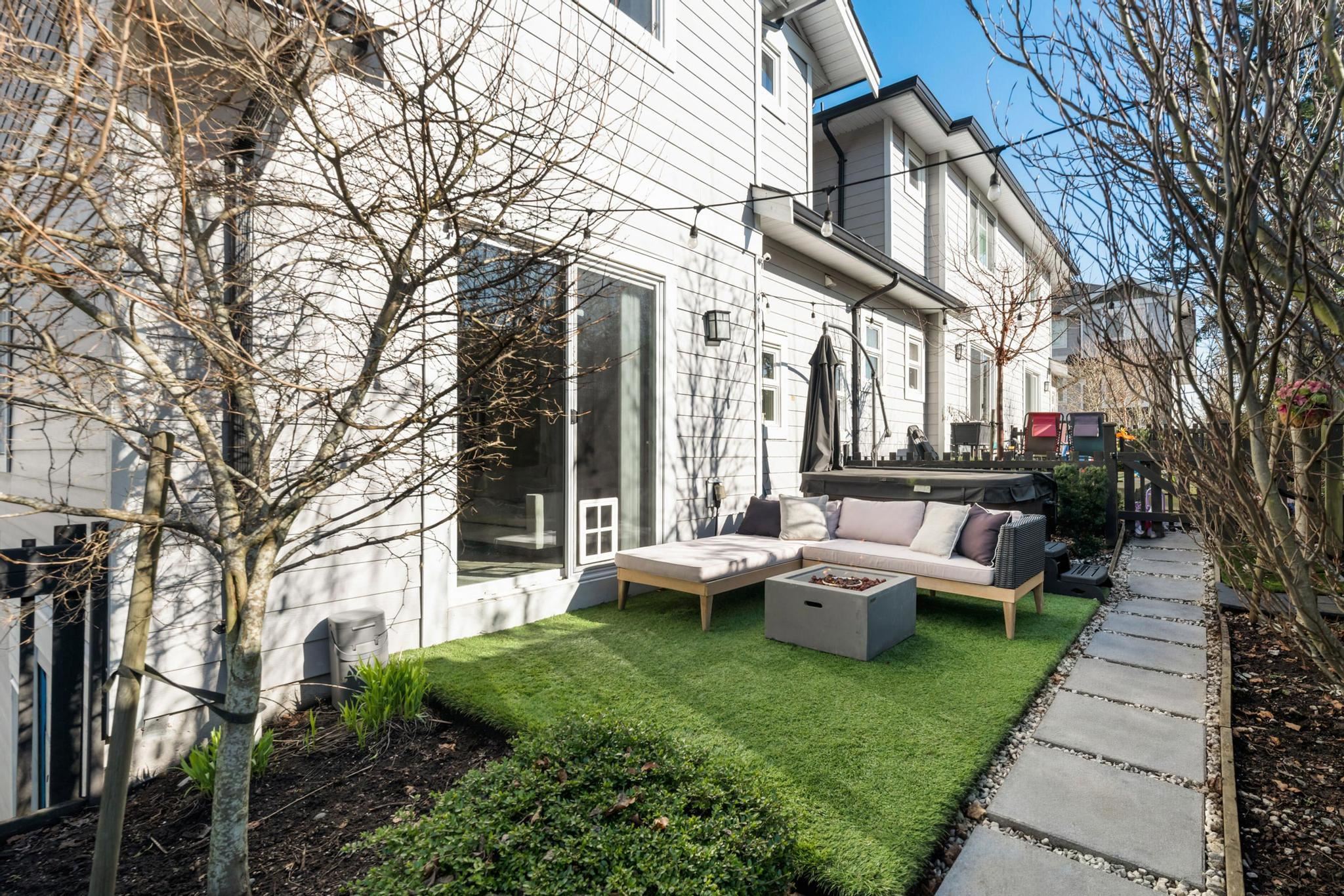 44 6188 141 STREET Unit: 44