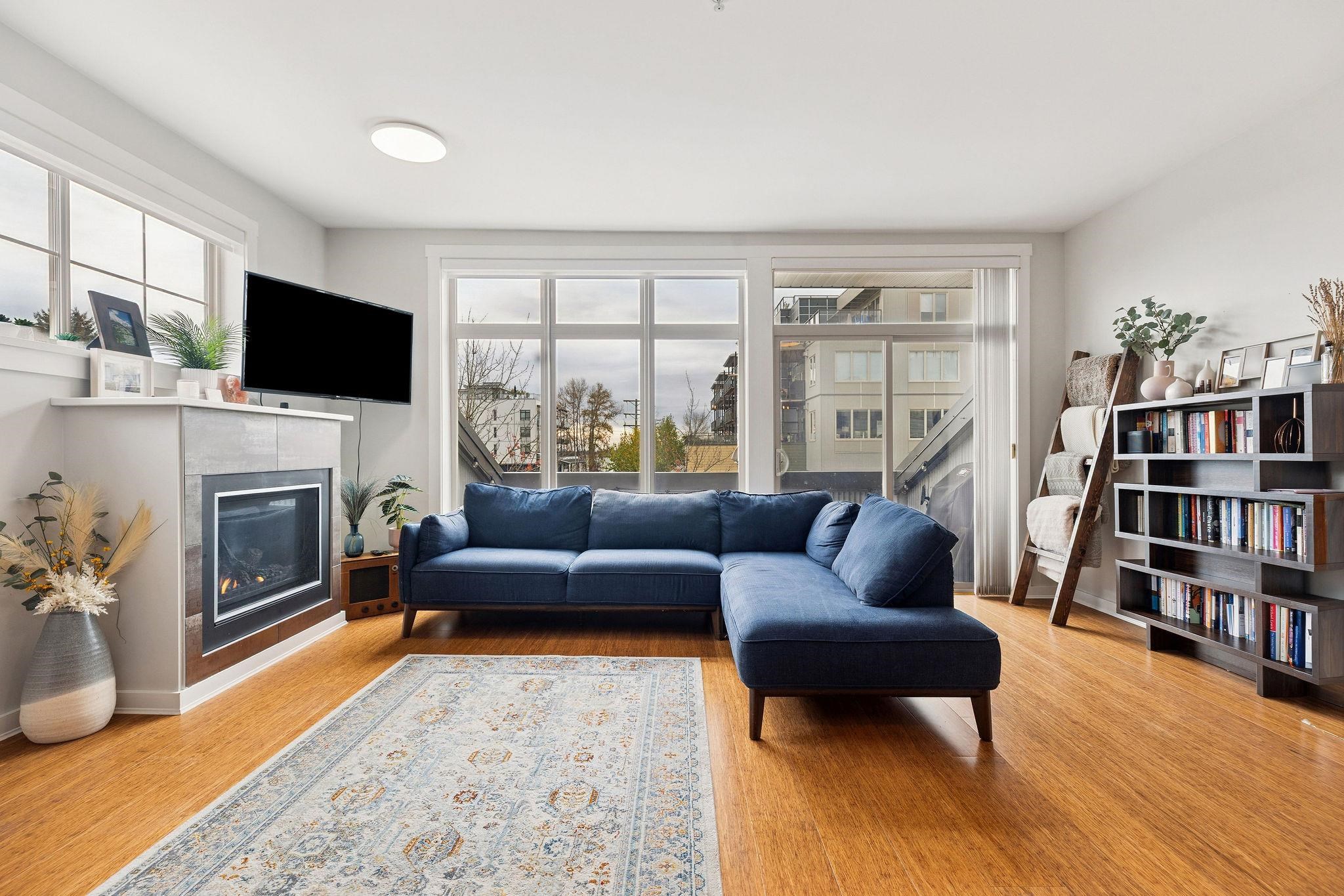 220 6111 LONDON ROAD Unit: 220