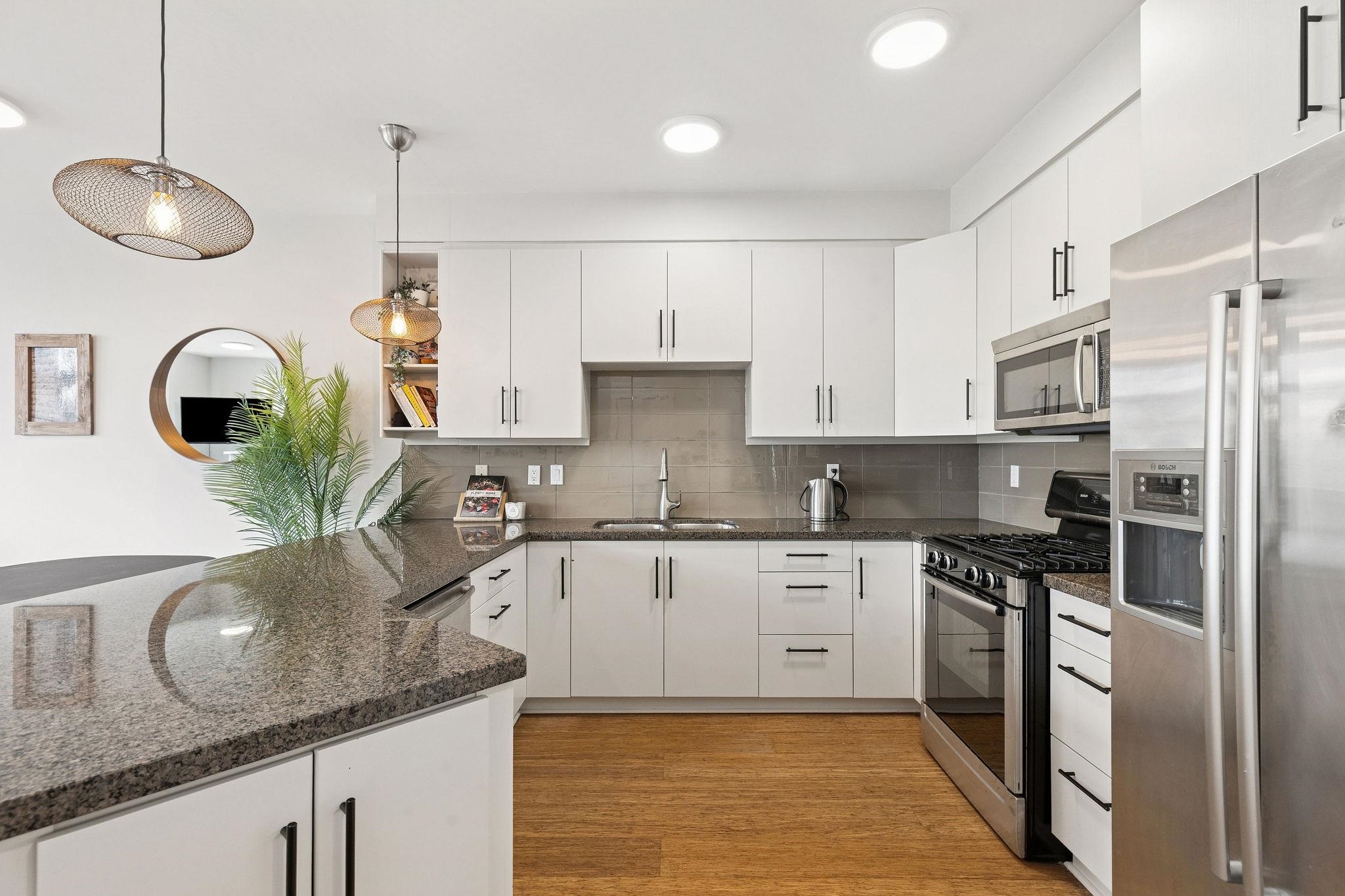 220 6111 LONDON ROAD Unit: 220