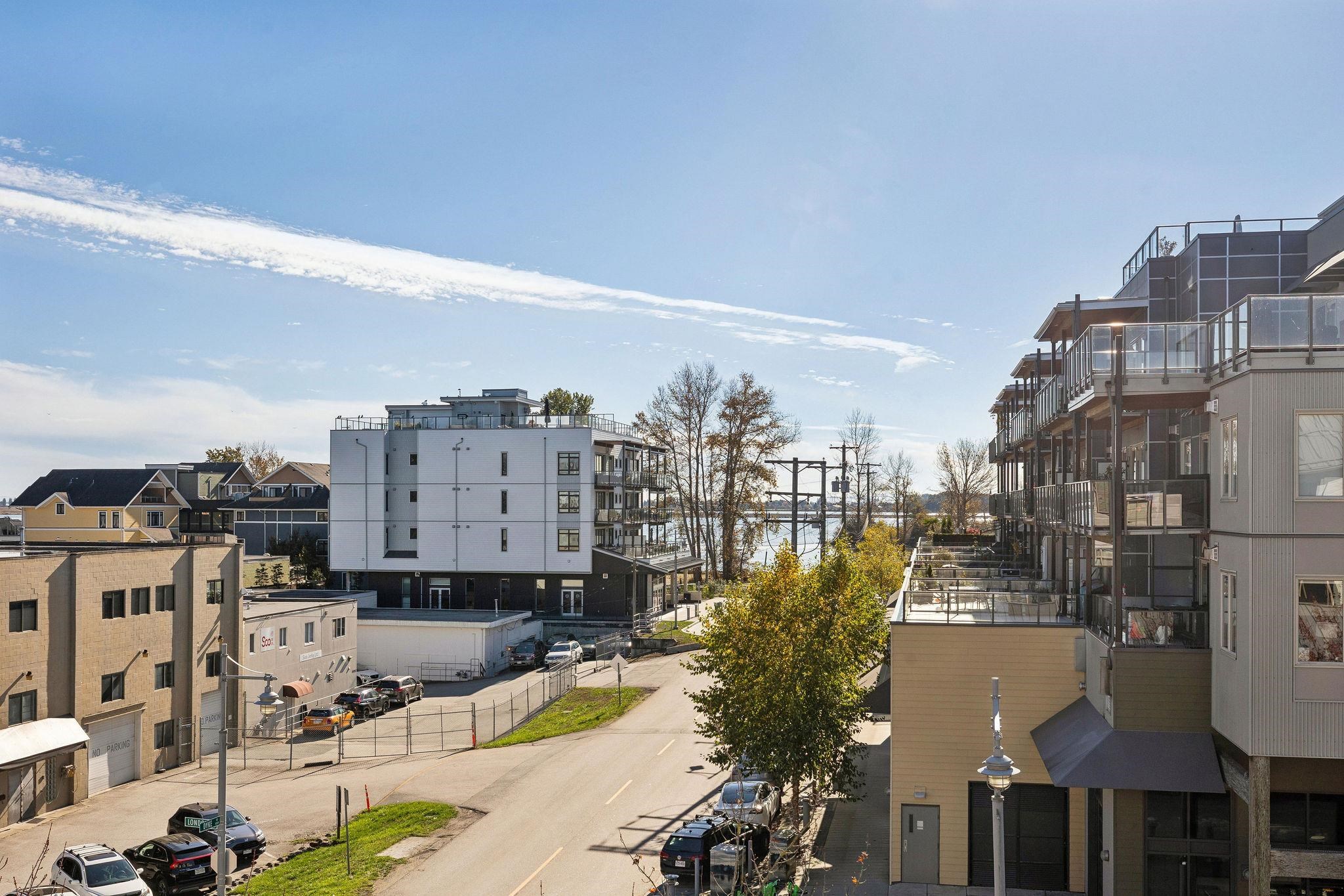 220 6111 LONDON ROAD Unit: 220