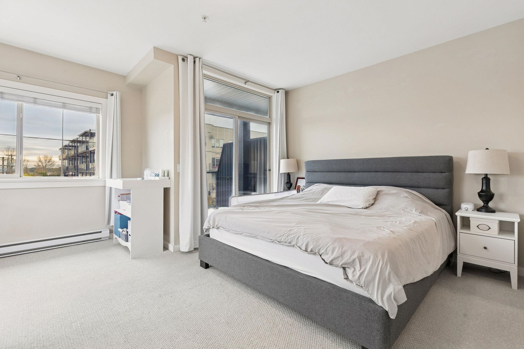 220 6111 LONDON ROAD Unit: 220