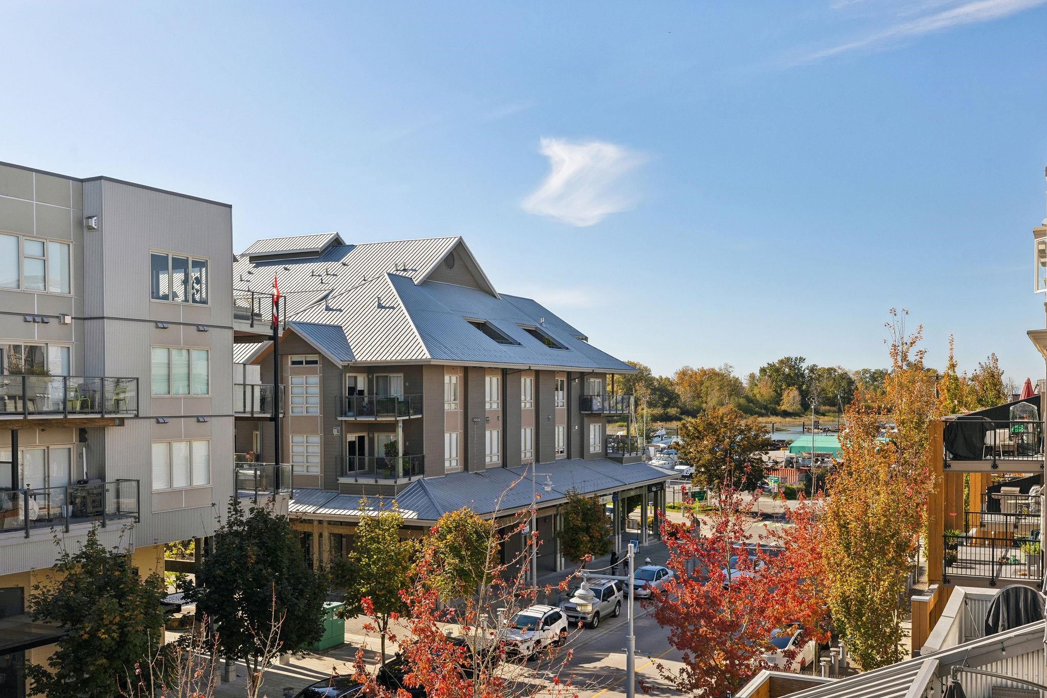 220 6111 LONDON ROAD Unit: 220