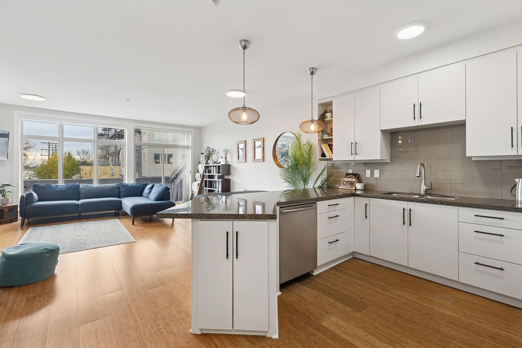 220 6111 LONDON ROAD Unit: 220