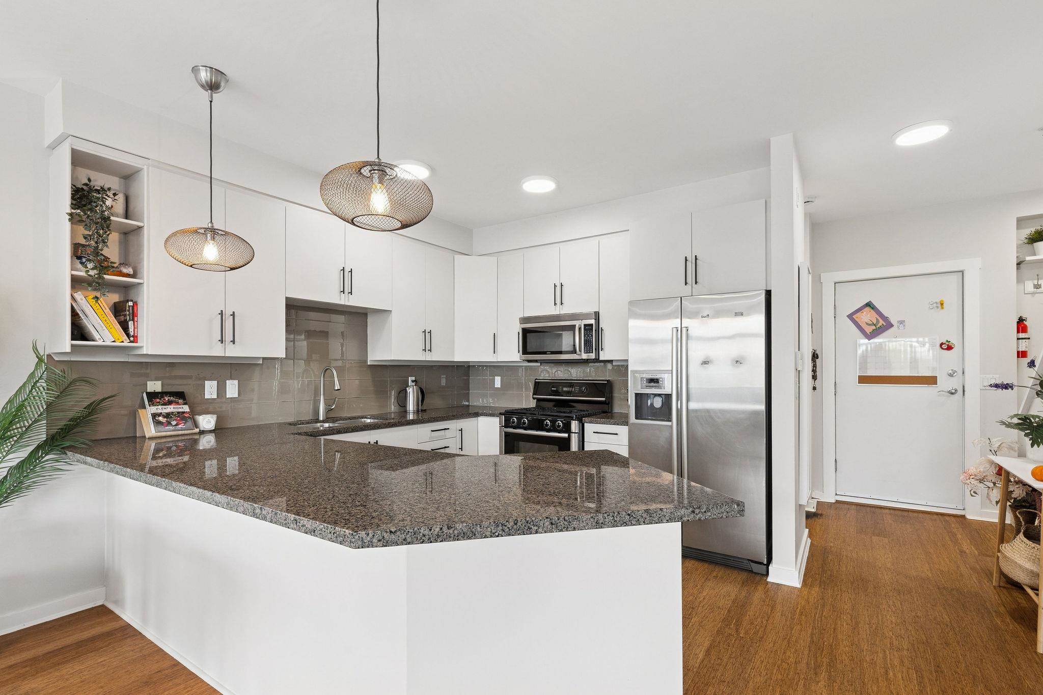 220 6111 LONDON ROAD Unit: 220