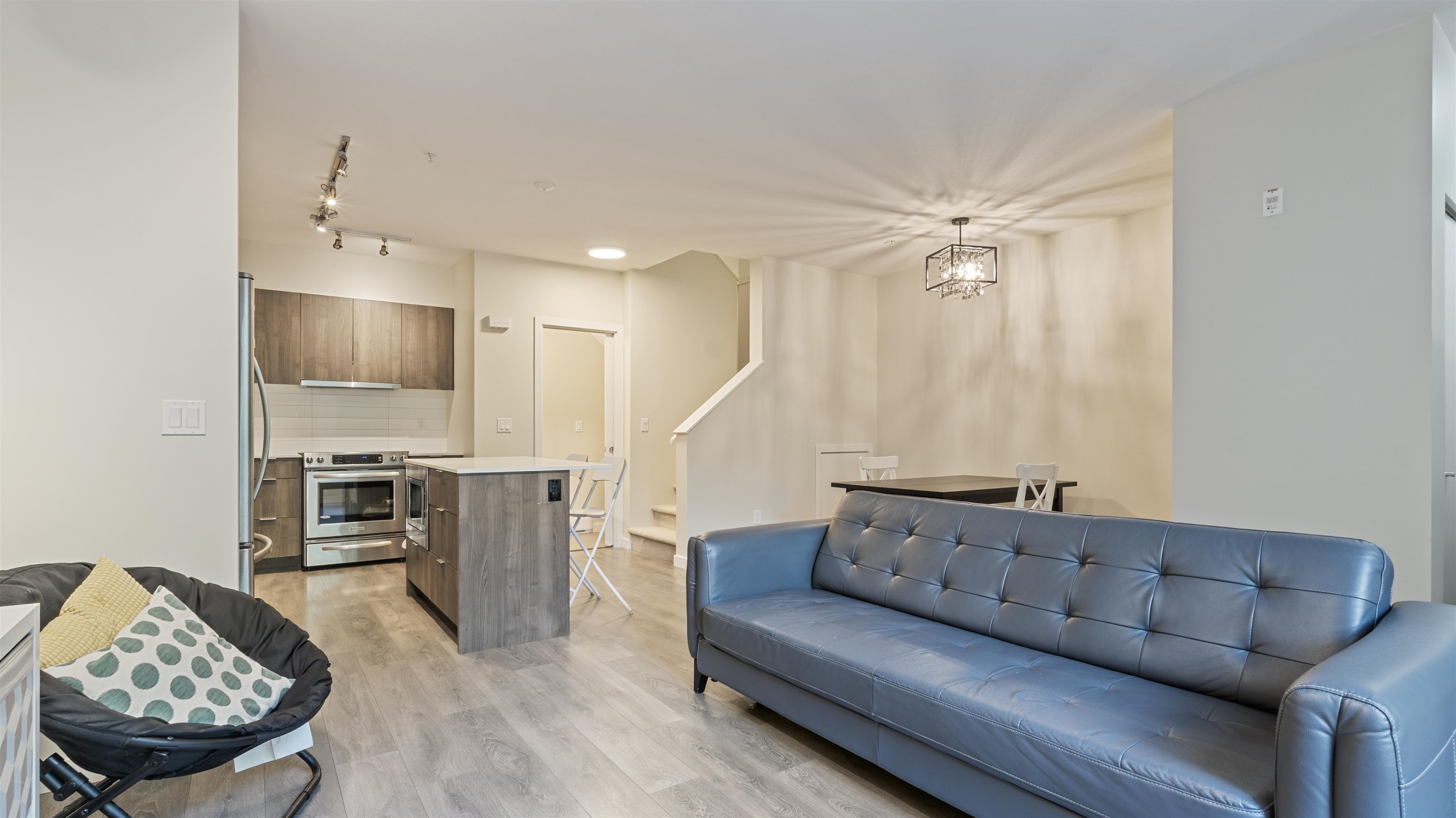 8 3728 THURSTON STREET Unit: 8