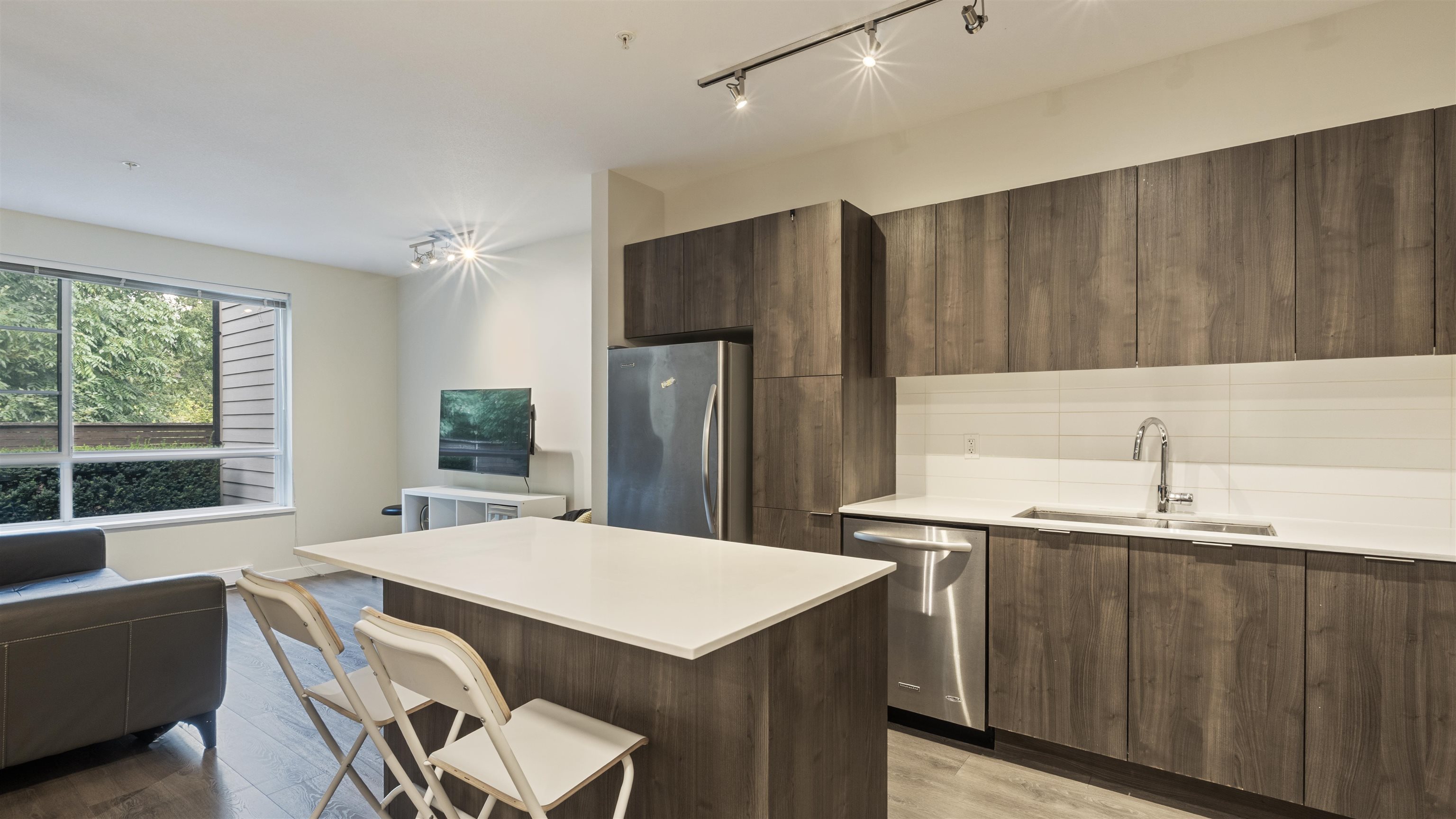 8 3728 THURSTON STREET Unit: 8