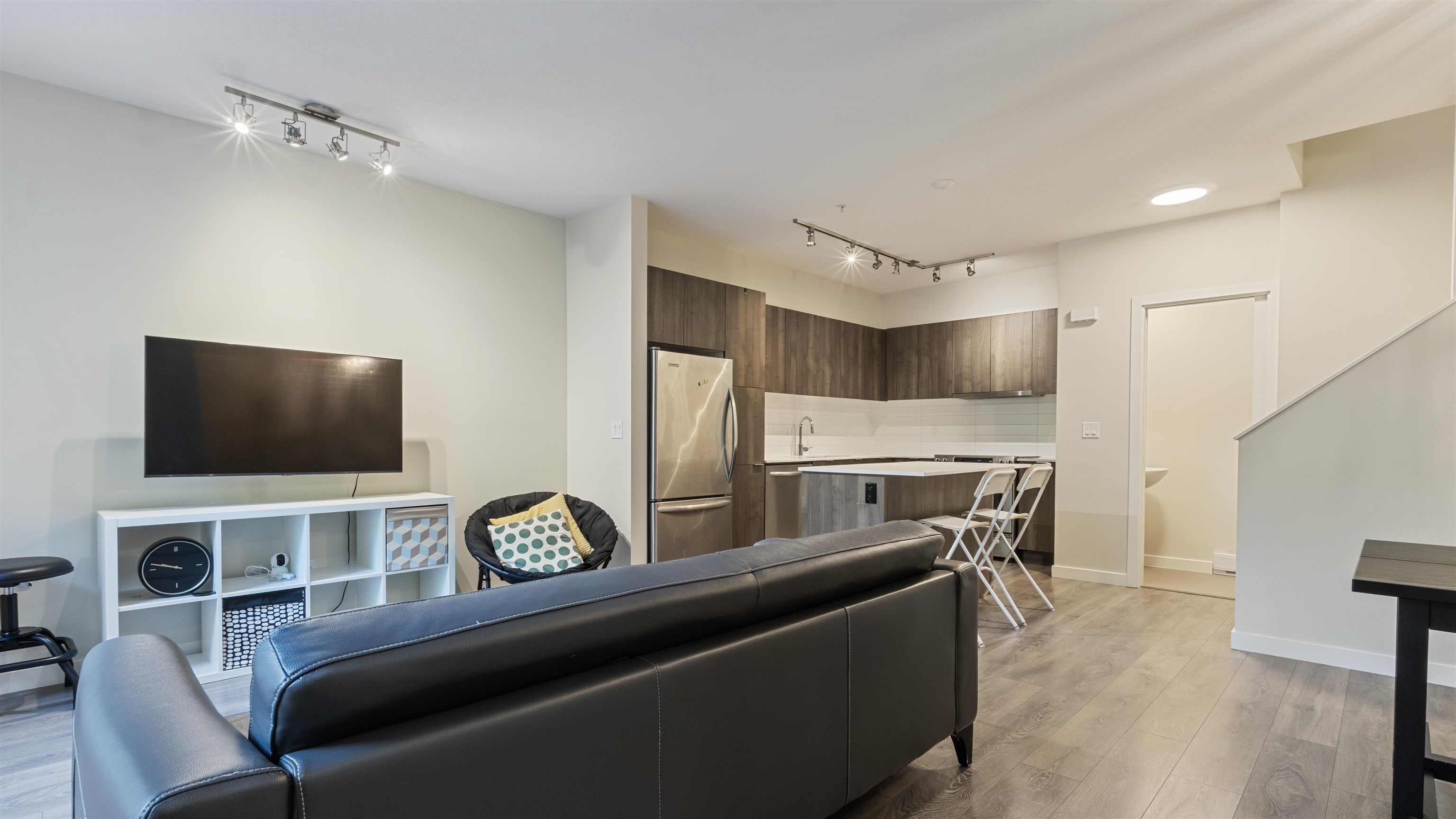 8 3728 THURSTON STREET Unit: 8