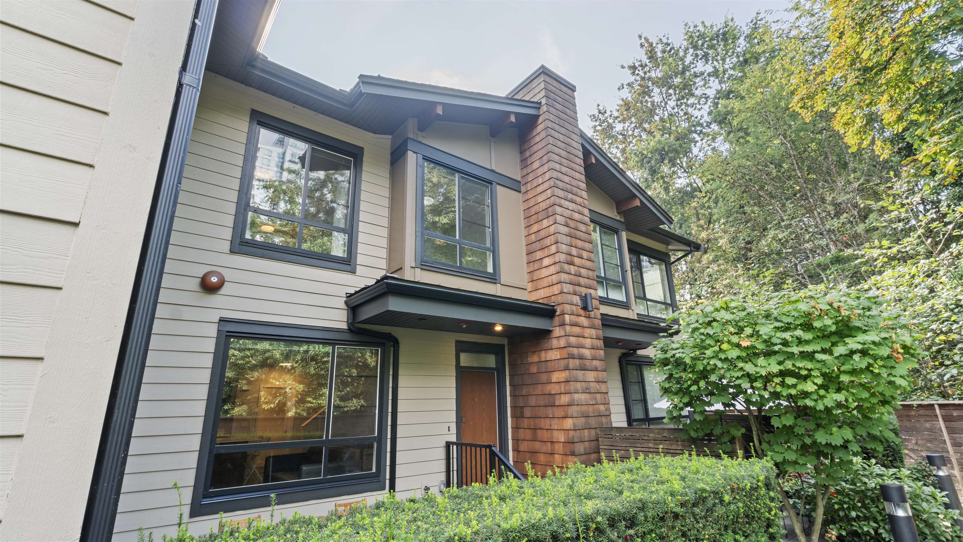 8 3728 THURSTON STREET Unit: 8