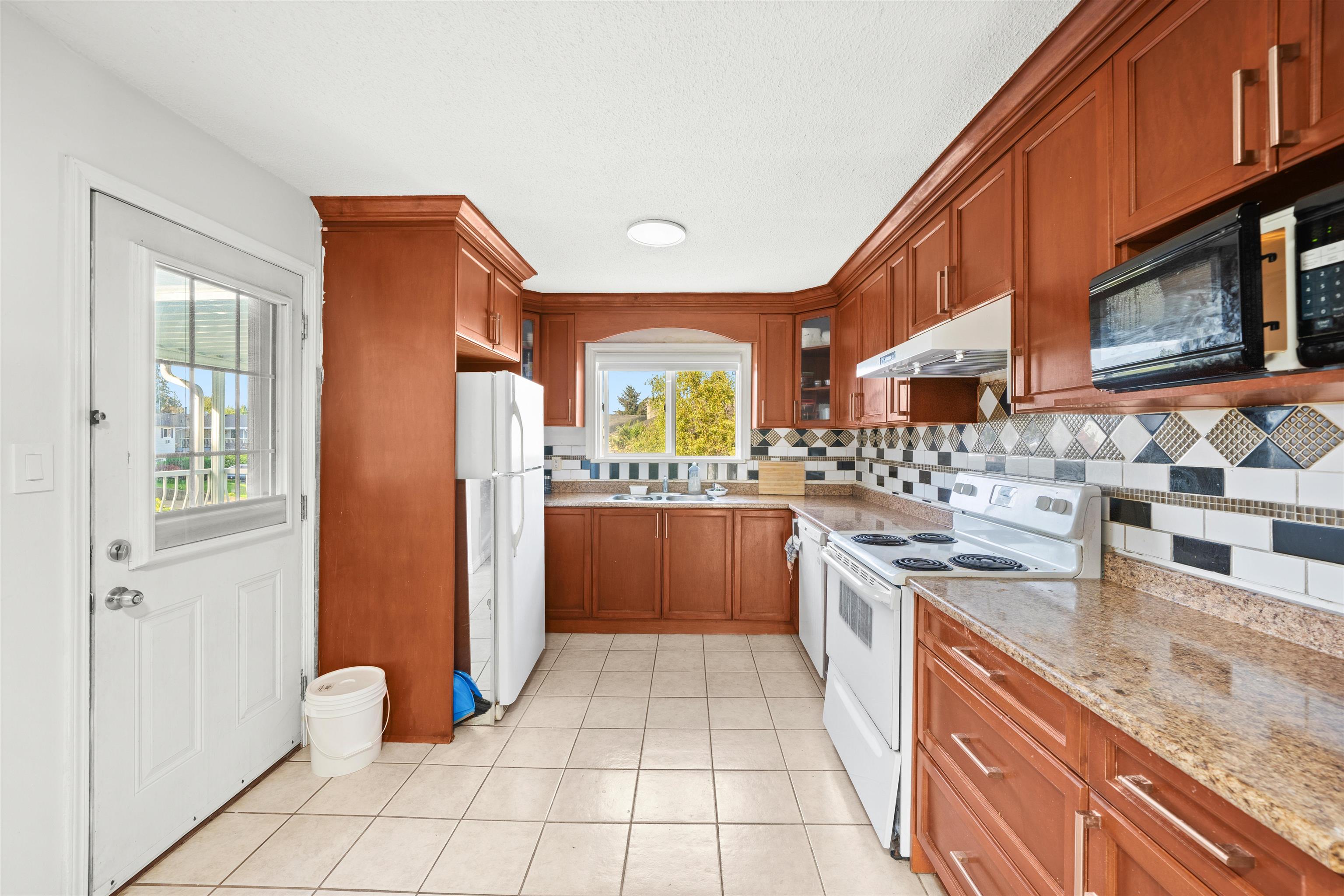 7060 E BREWSTER DRIVE