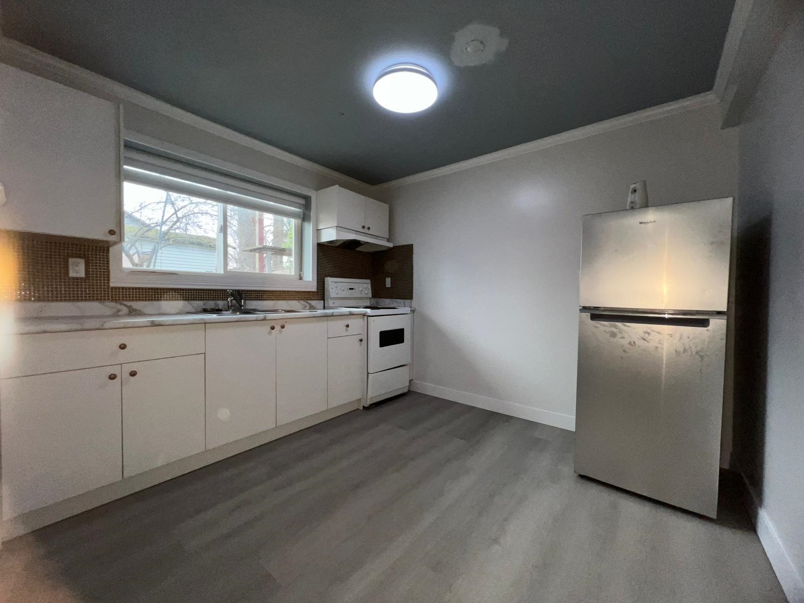 7060 E BREWSTER DRIVE