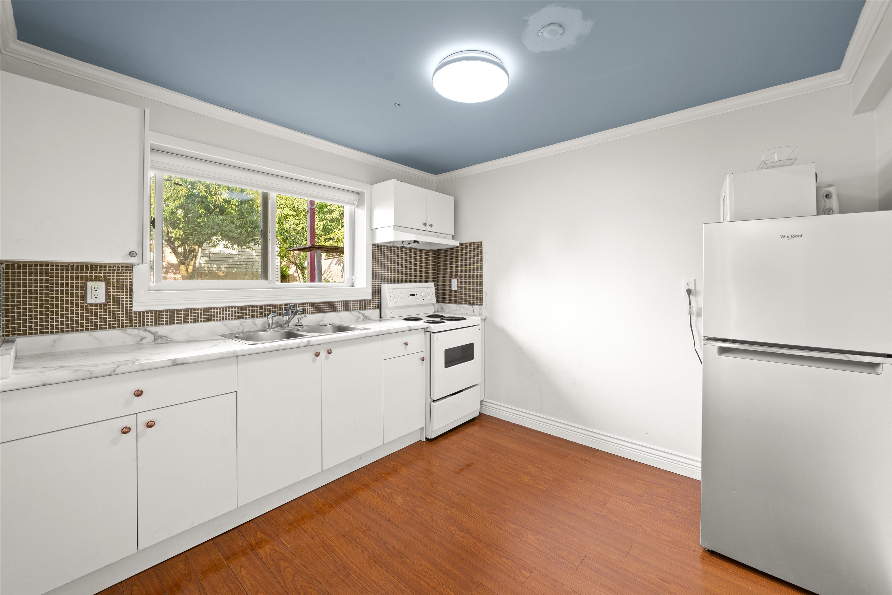 7060 E BREWSTER DRIVE