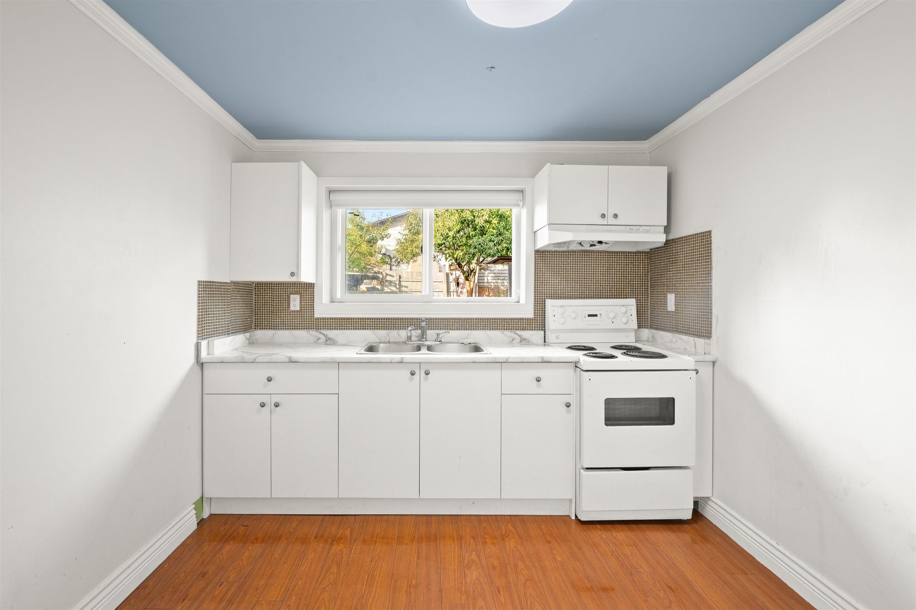 7060 E BREWSTER DRIVE