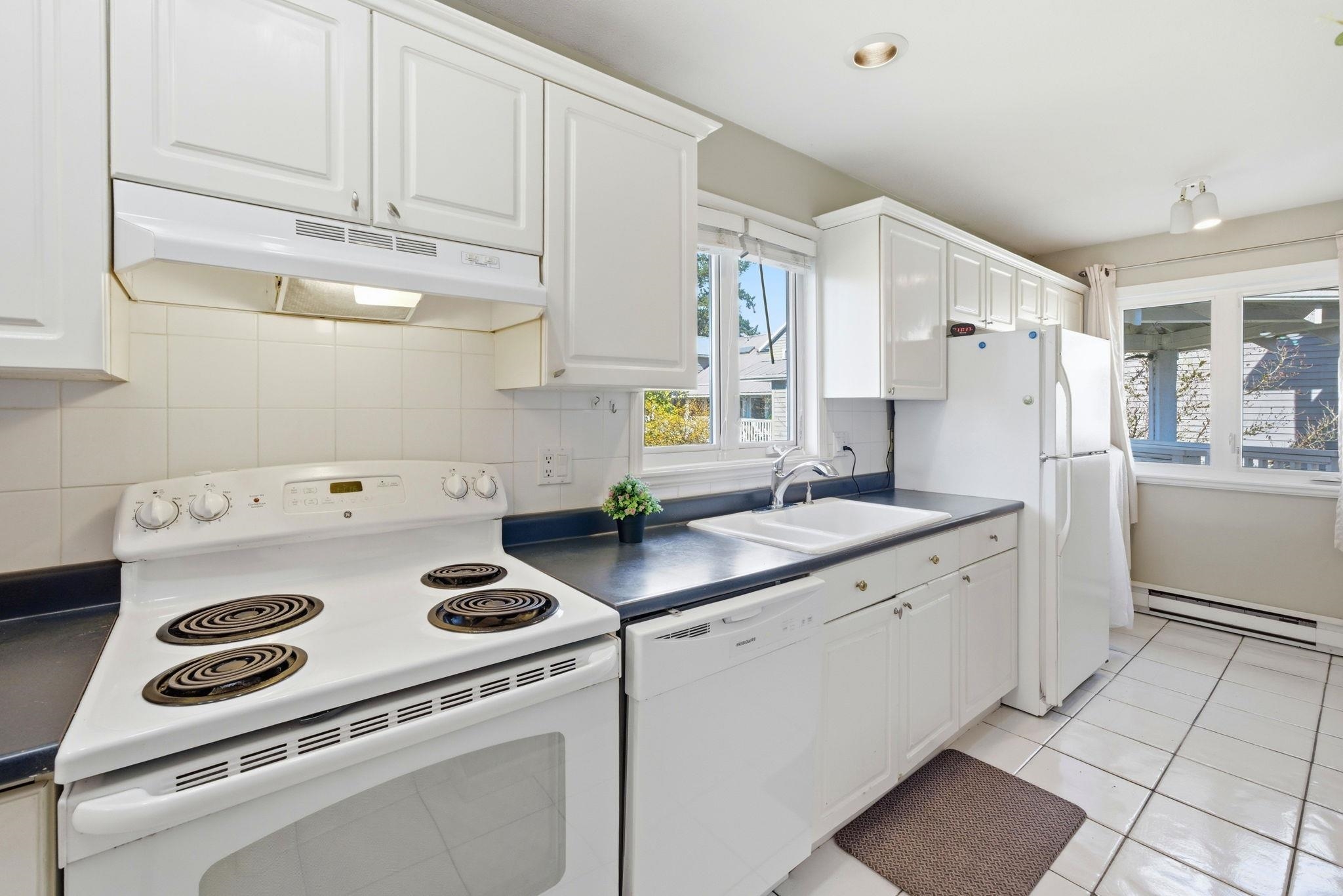 203 1538 BOWSER AVENUE Unit: 203