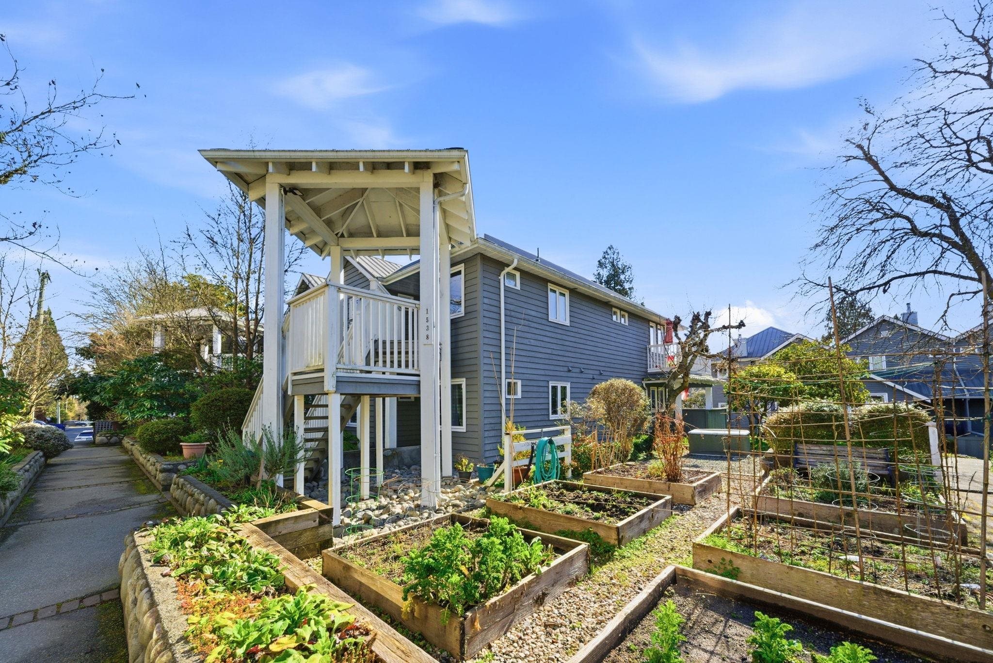 203 1538 BOWSER AVENUE Unit: 203