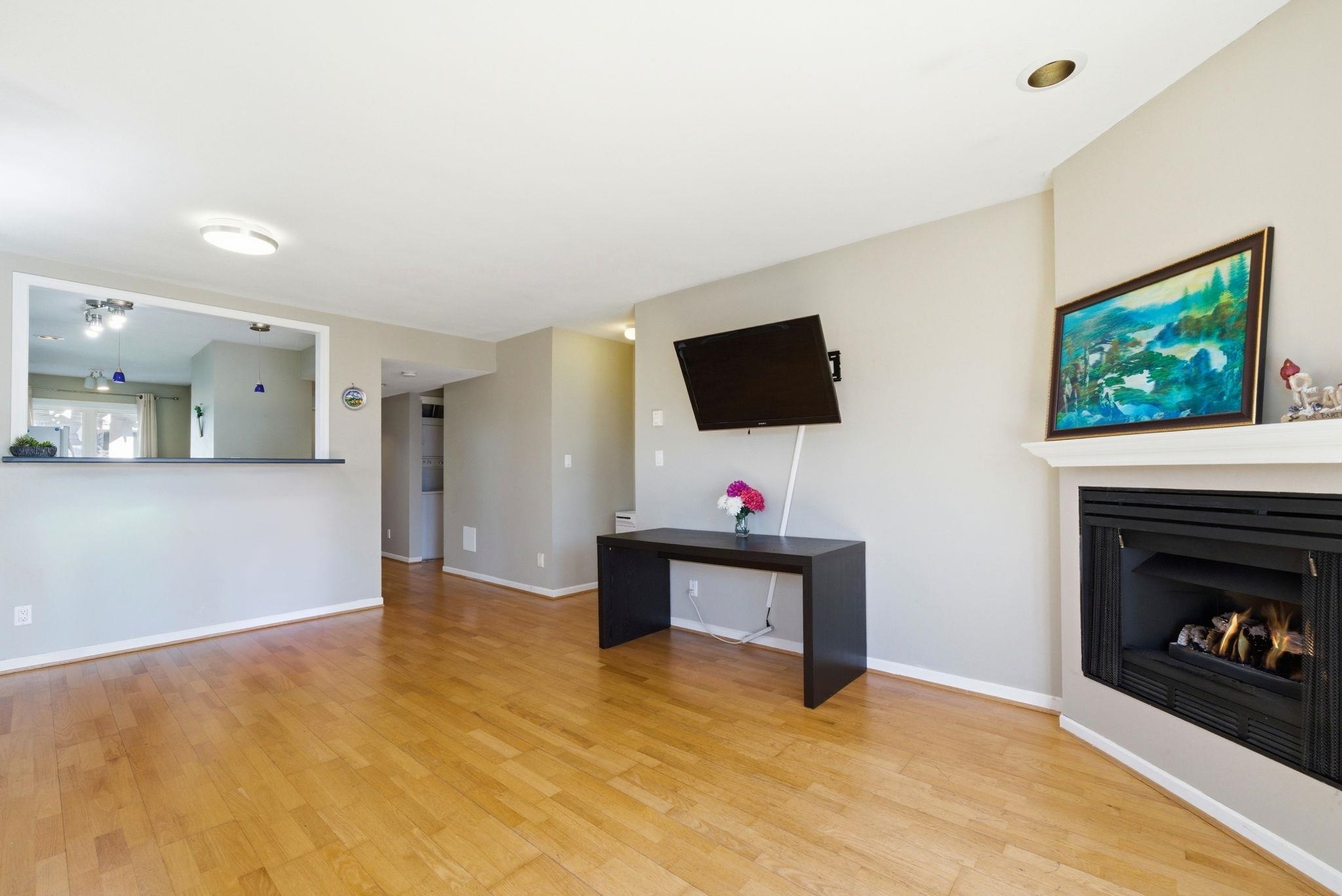 203 1538 BOWSER AVENUE Unit: 203