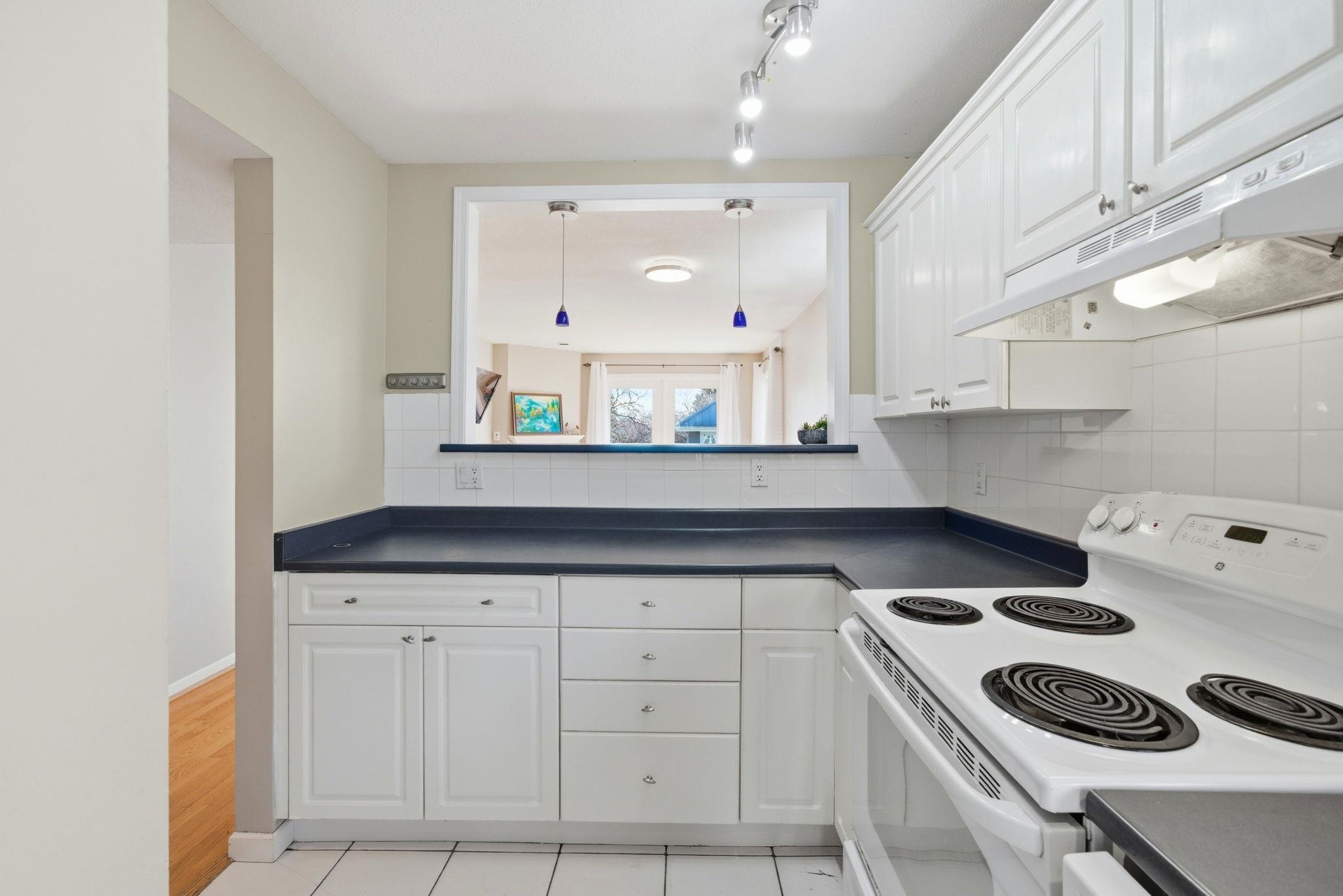 203 1538 BOWSER AVENUE Unit: 203