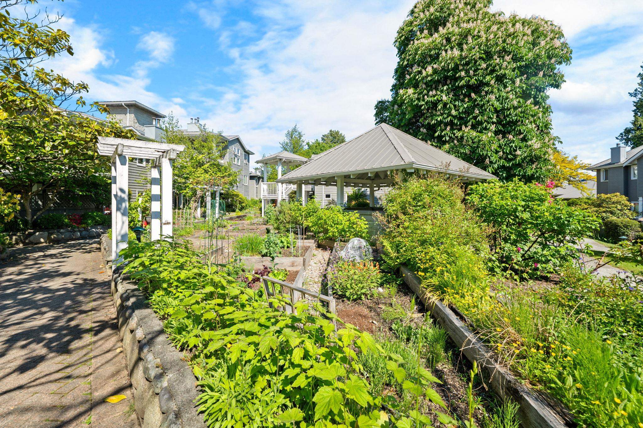 203 1538 BOWSER AVENUE Unit: 203