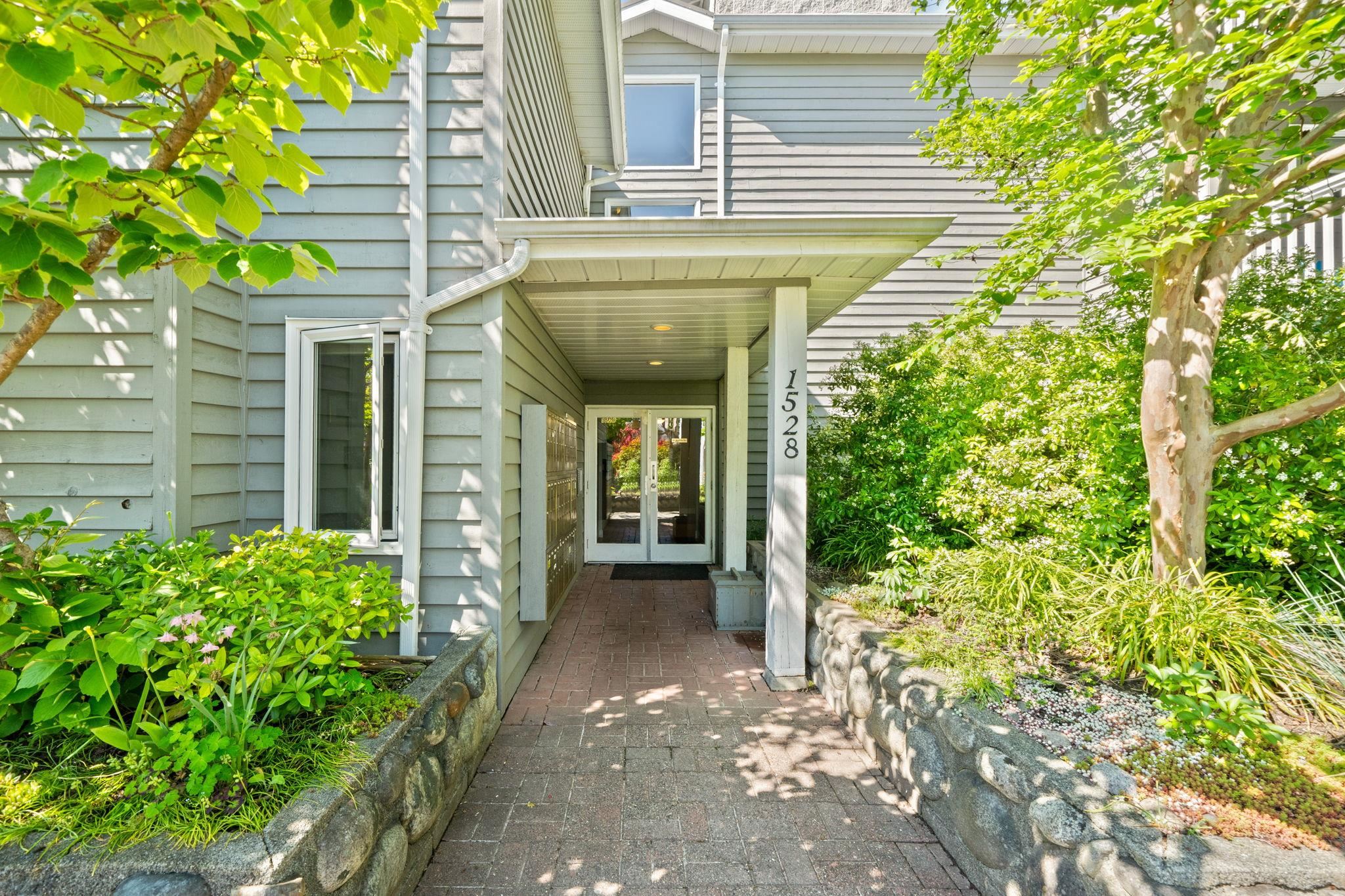 203 1538 BOWSER AVENUE Unit: 203