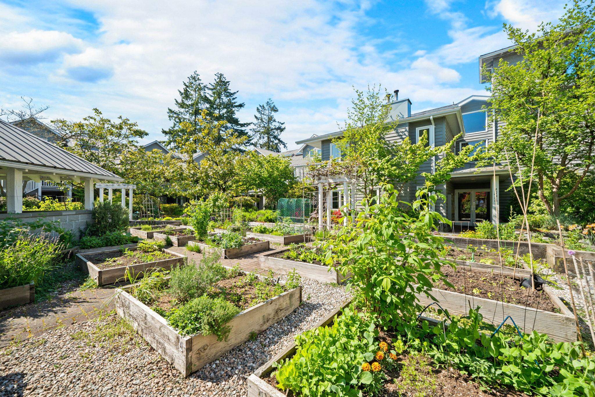 203 1538 BOWSER AVENUE Unit: 203