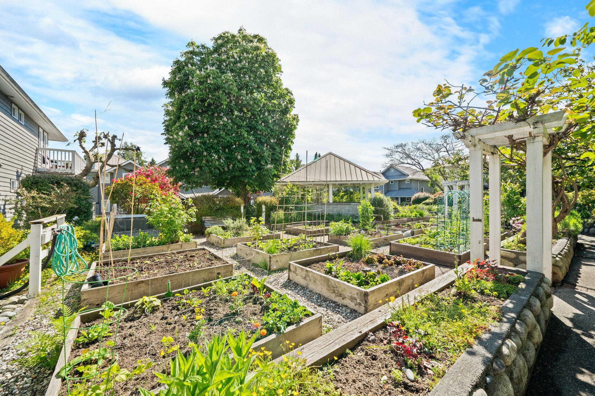 203 1538 BOWSER AVENUE Unit: 203