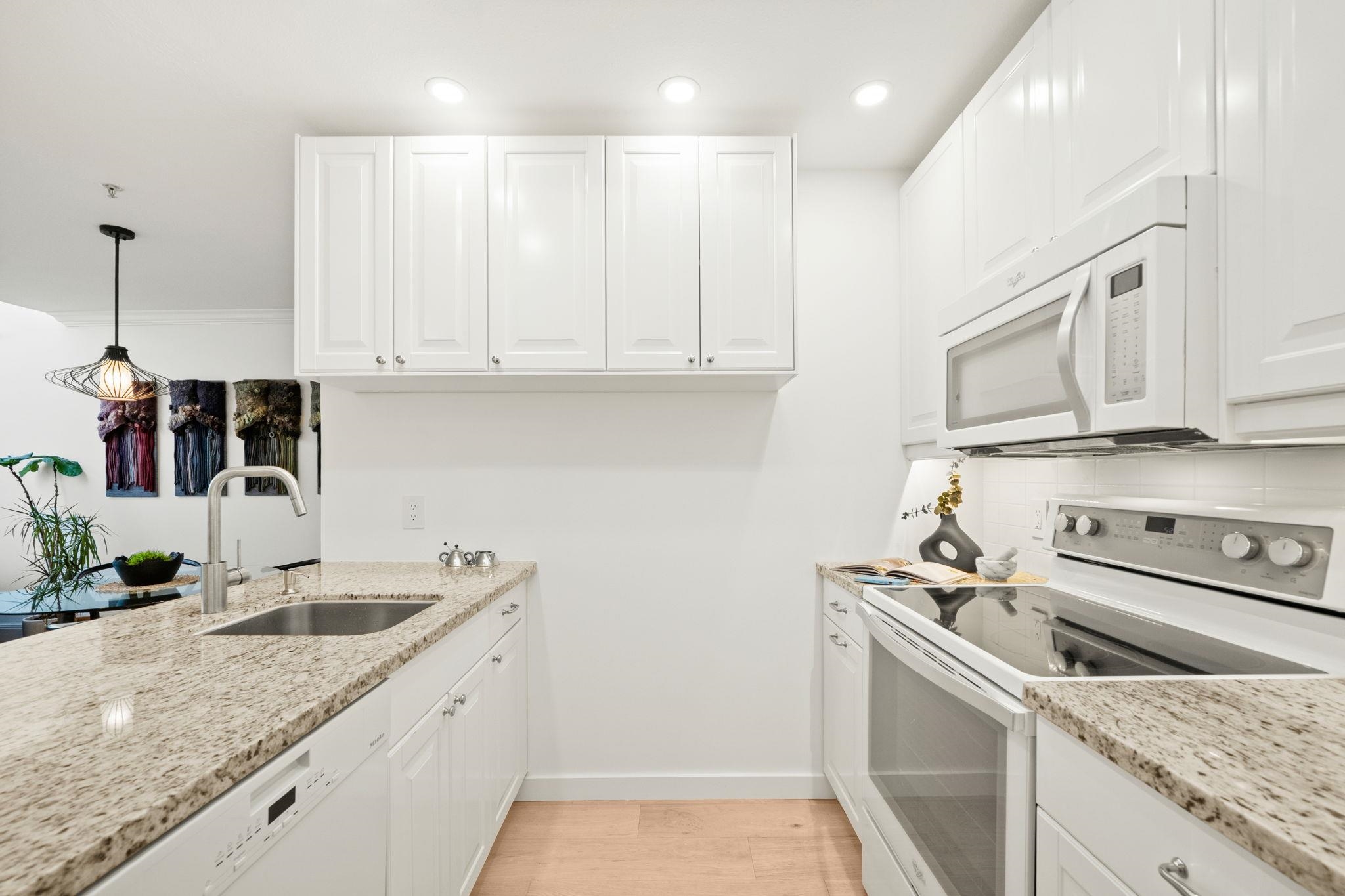 409 2250 W 3RD AVENUE Unit: 409