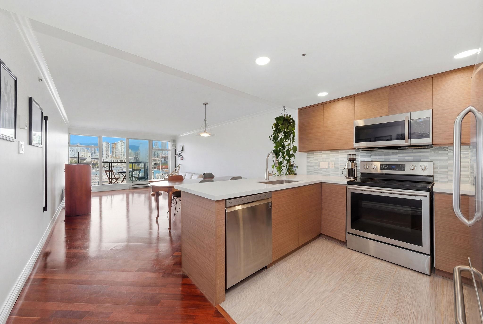 543 1515 W 2ND AVENUE Unit: 543