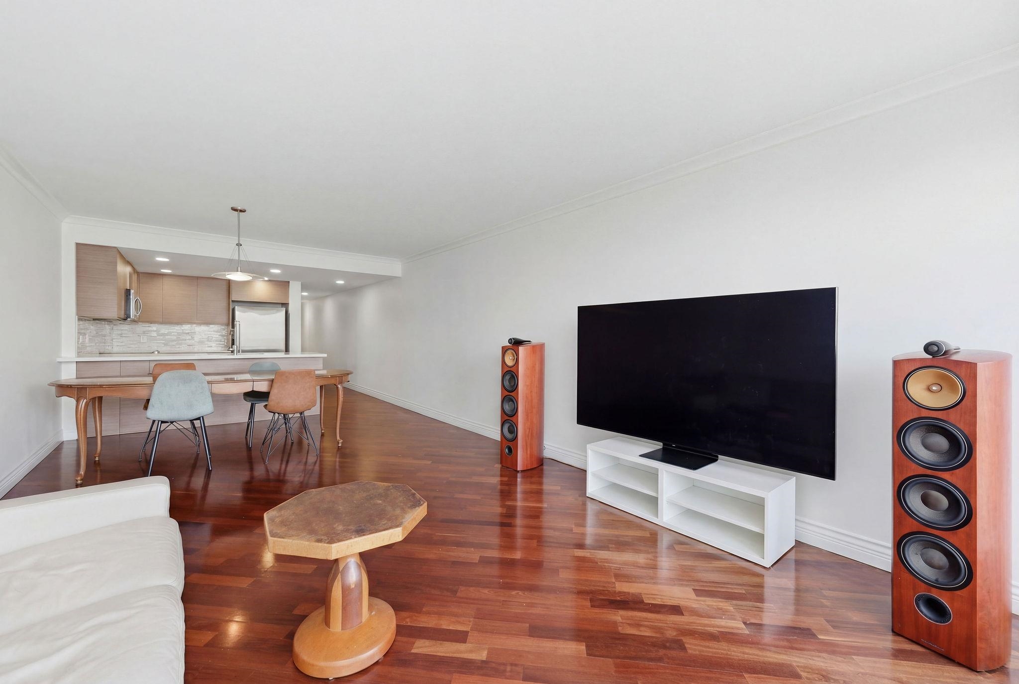 543 1515 W 2ND AVENUE Unit: 543