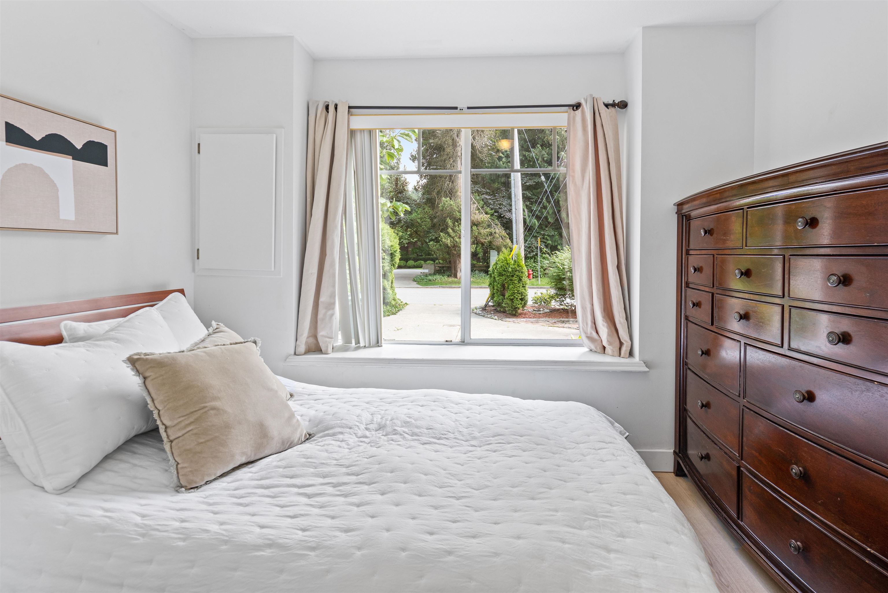 869 SEYMOUR BOULEVARD